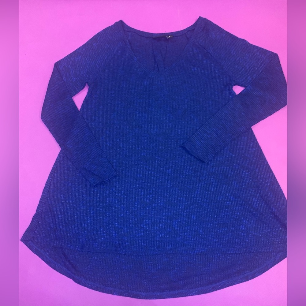 GUC Blue ANA long light weight sweater size Medium - no flaws